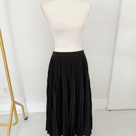 Michael Kors Collection Black Mid Calf Pleated Skirt Workwear or Evening Wear - Picture 4 of 12